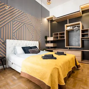 Deluxe Quentin Next To The Fashion Street Apartament